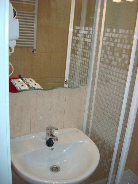 Goyal Pizarro 3*